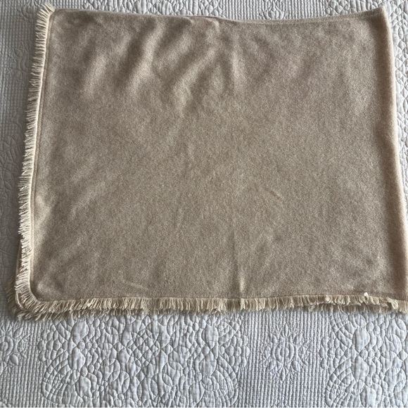 Lily Pulitzer beige cashmere/gold metallic wrap with fringe & buttons - Picture 8 of 16